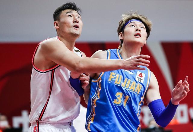KOK体育平台-关于重庆当代高层对球队表现不满，教练组或将面临压力的信息